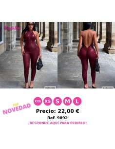 Mono ajustado sexy de color burdeos con espalda descubierta